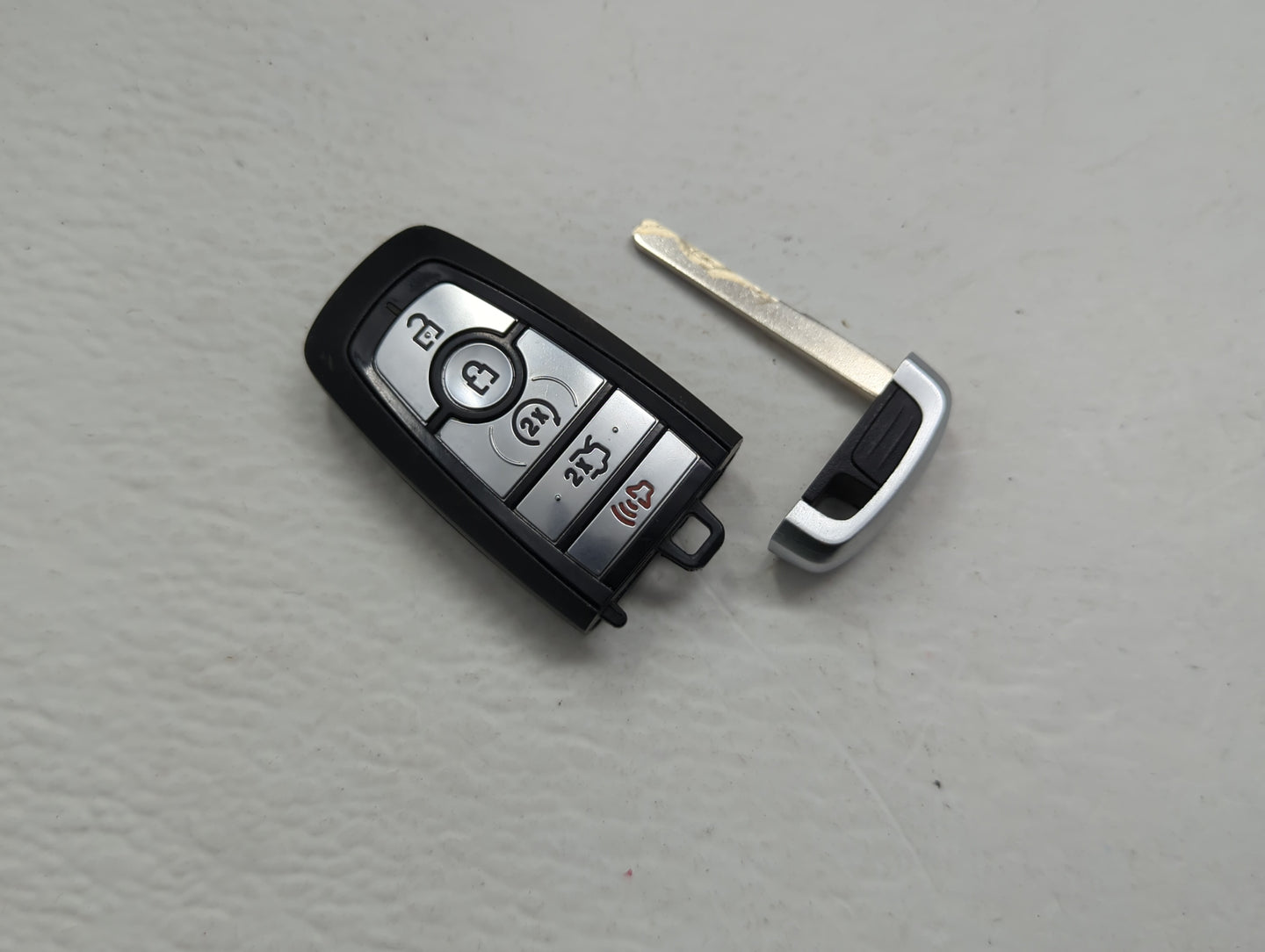 Ford Keyless Entry Remote Fob M3N-A2C931426 JR3T-15K601-BC 5 buttons - Oemusedautoparts1.com