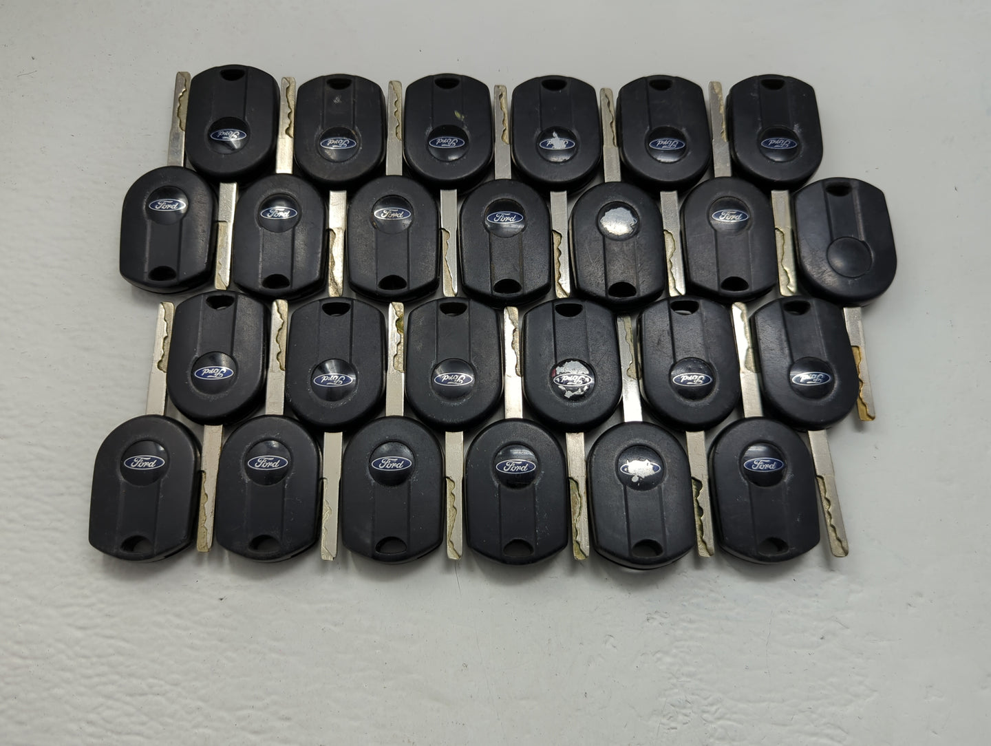 Lot of 25 Ford Keyless Entry Remote Fob MIXED FCC IDS MIXED PART NUMBERS - Oemusedautoparts1.com