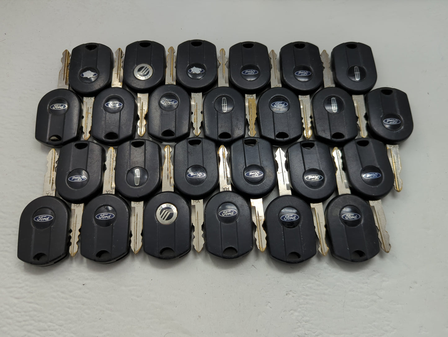 Lot of 25 Ford Keyless Entry Remote Fob OUCD6000022 | CWTWB1U722 MIXED - Oemusedautoparts1.com