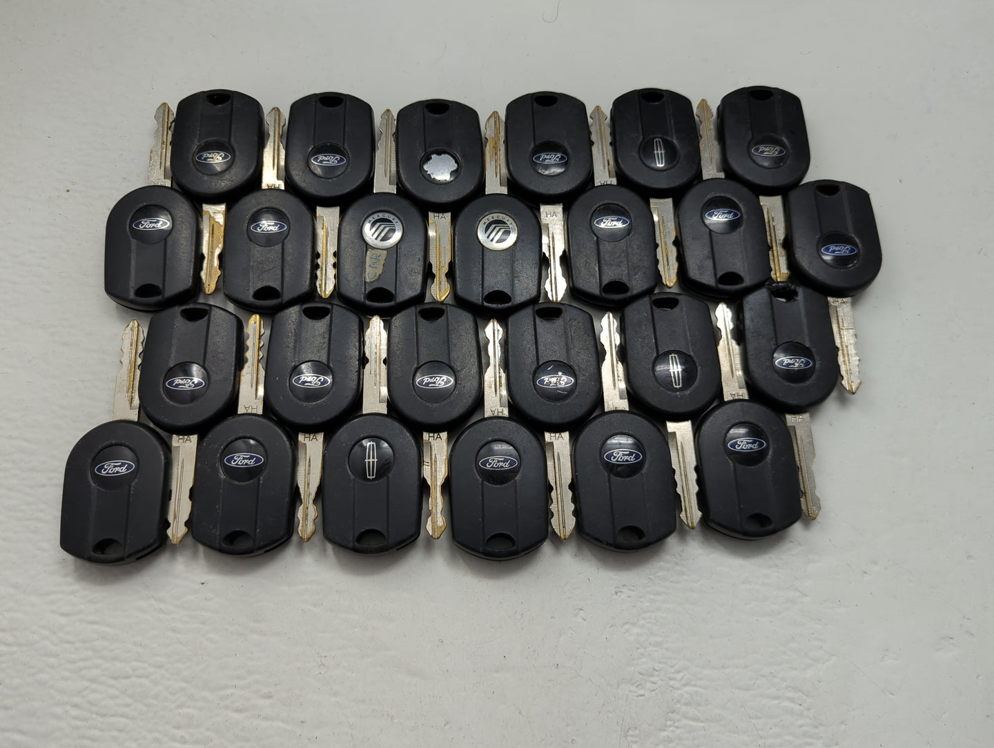 Lot of 25 Ford Keyless Entry Remote Fob OUCD6000022 | CWTWB1U722 MIXED - Oemusedautoparts1.com