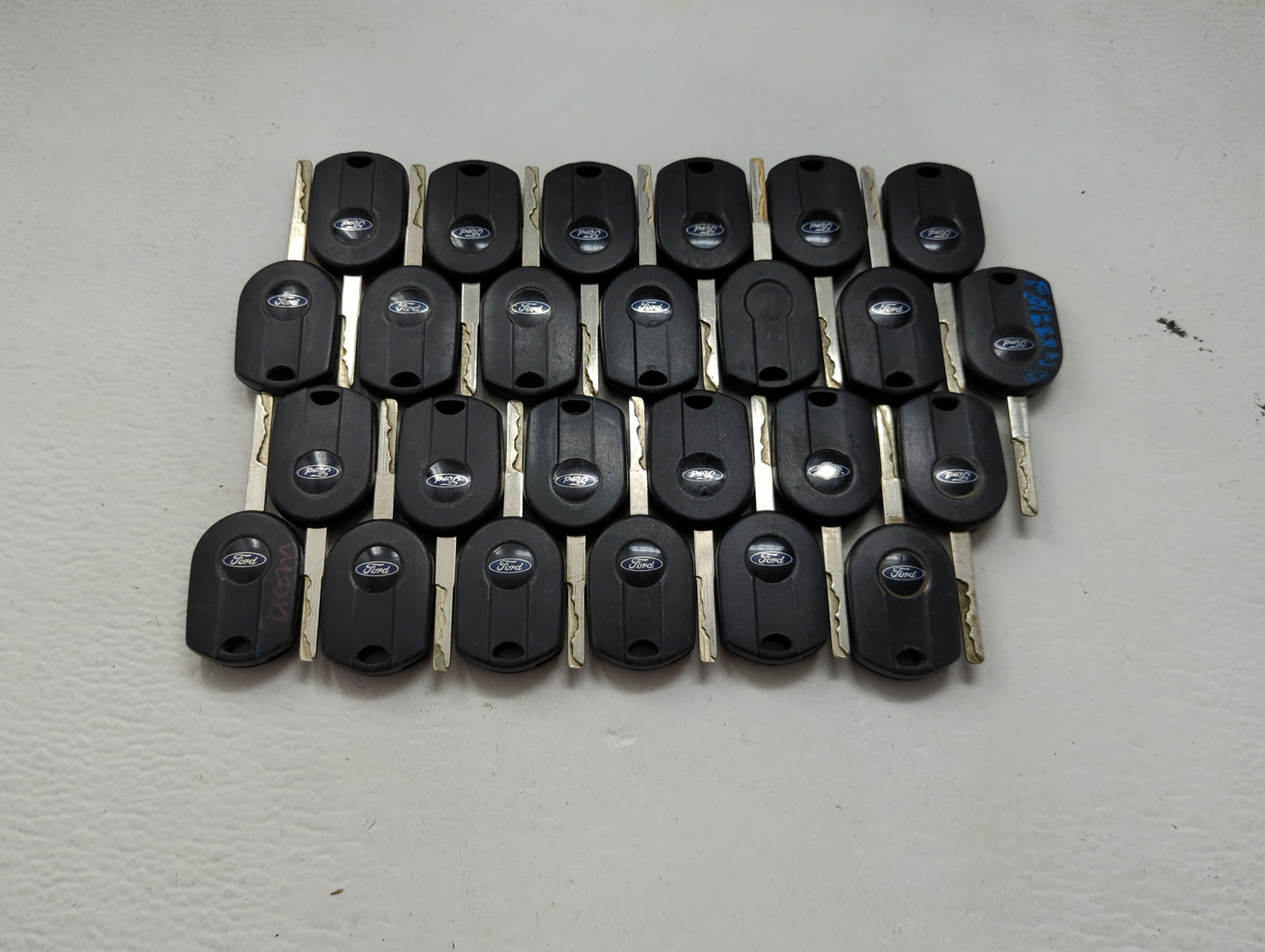 Lot of 25 Ford Keyless Entry Remote Fob MIXED FCC IDS 1476525 - Oemusedautoparts1.com