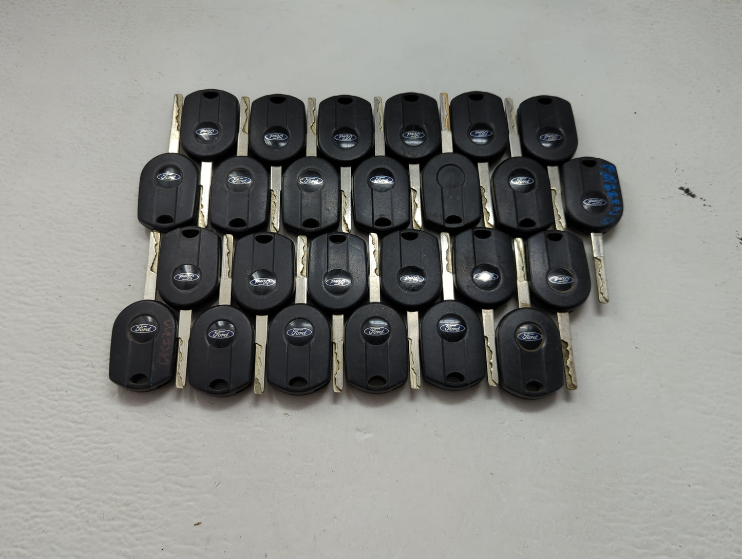 Lot of 25 Ford Keyless Entry Remote Fob MIXED FCC IDS 1476525 - Oemusedautoparts1.com