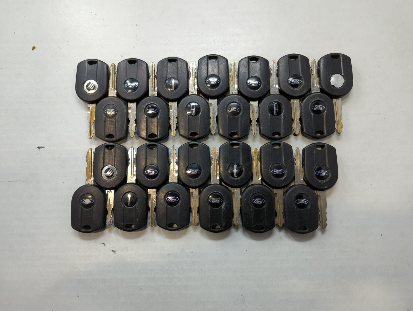Lot of 25 Ford Keyless Entry Remote Fob OUCD6000022 | CWTWB1U722 MIXED - Oemusedautoparts1.com