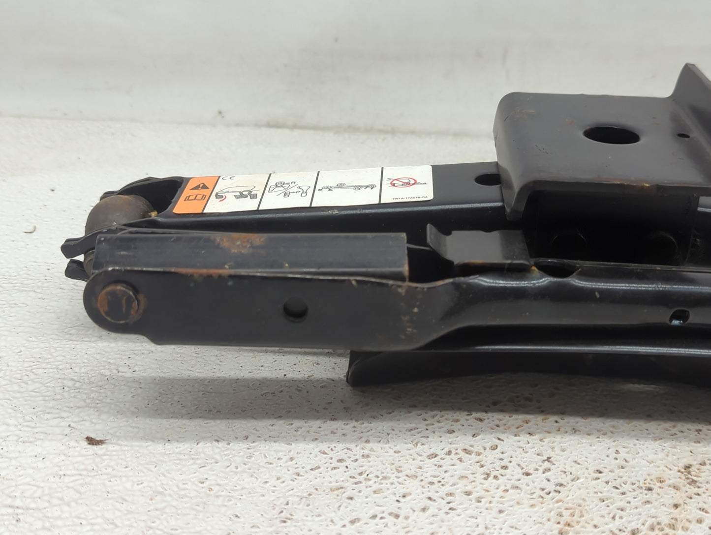 2009 Ford Crown Victoria Spare Scissor Car Jack - Oemusedautoparts1.com