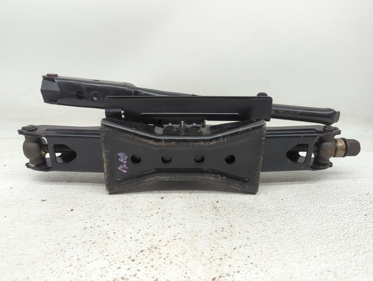 2009 Ford Crown Victoria Spare Scissor Car Jack - Oemusedautoparts1.com