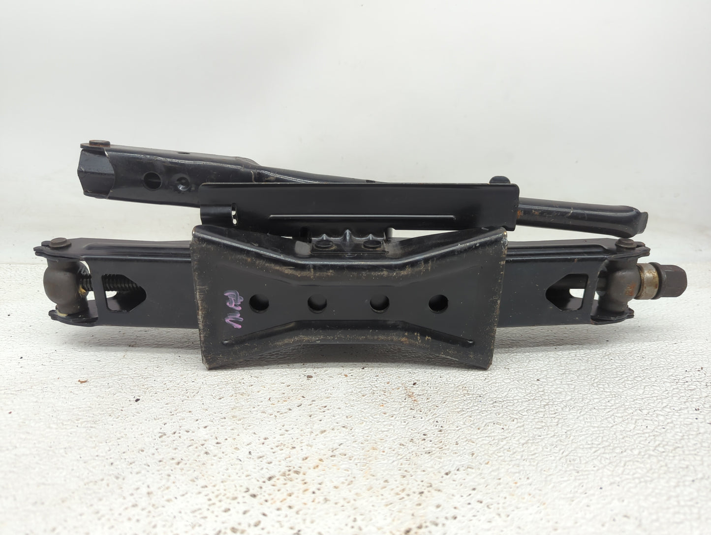 2009 Ford Crown Victoria Spare Scissor Car Jack - Oemusedautoparts1.com