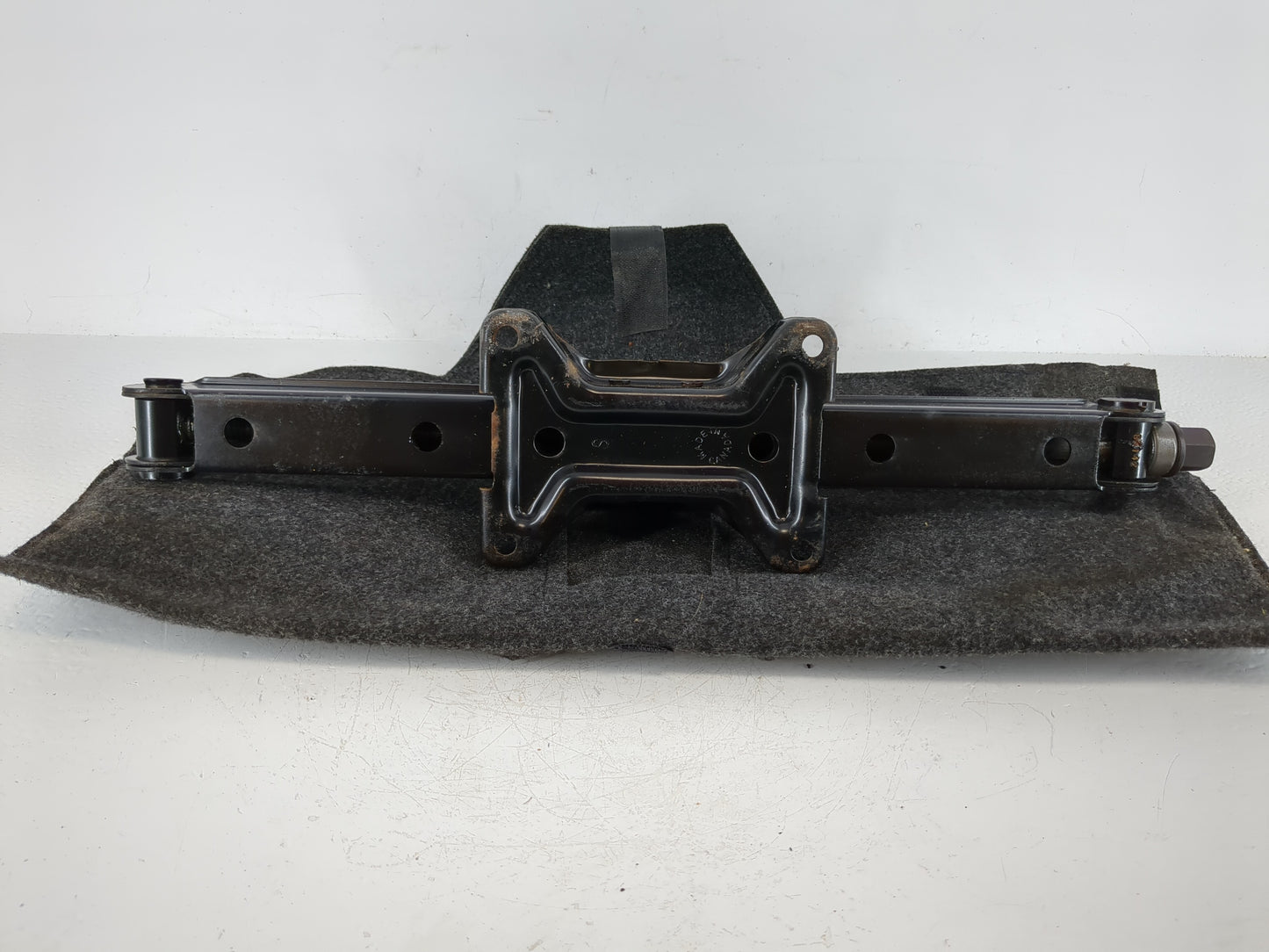 Ford Edge Spare Scissor Car Jack 1104413 - Oemusedautoparts1.com