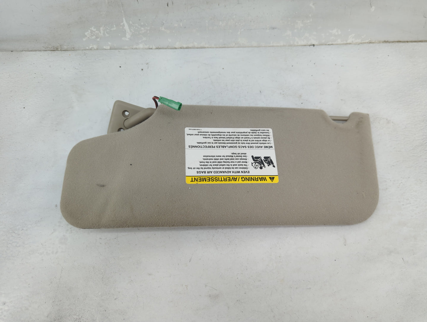 2007-2010 Ford Edge Sun Visor Shade Replacement Driver Left Mirror Fits Fits 2007 2008 2009 2010 OEM Used Auto Parts - Oemus