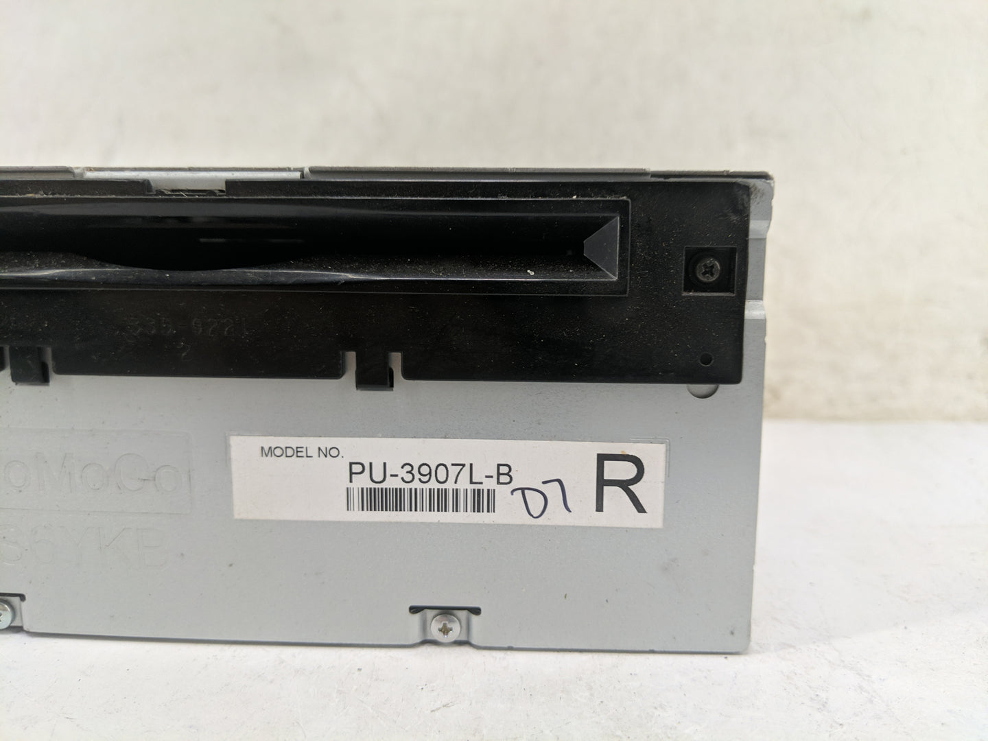 2013-2014 Ford Edge Radio AM FM Cd Player Receiver Replacement Fits Fits 2013 2014 OEM Used Auto Parts - Oemusedautoparts1.c