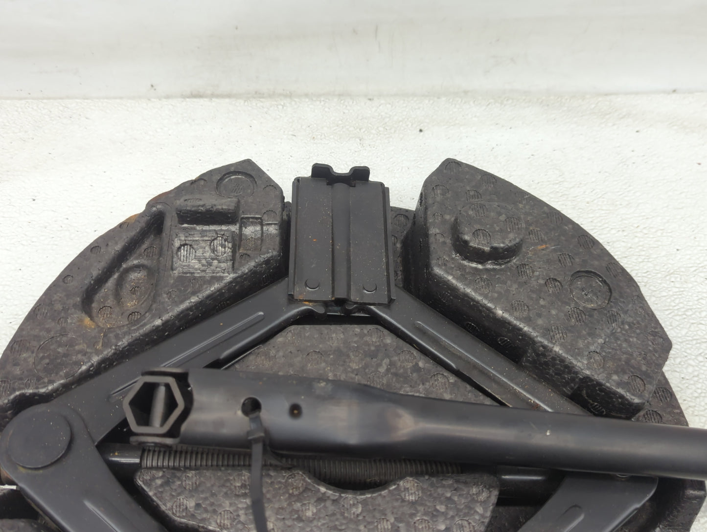 2018 Ford Escape Spare Scissor Car Jack - Oemusedautoparts1.com