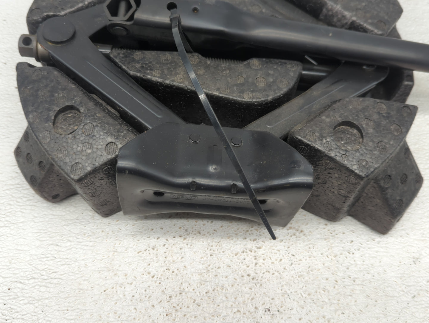 2018 Ford Escape Spare Scissor Car Jack - Oemusedautoparts1.com