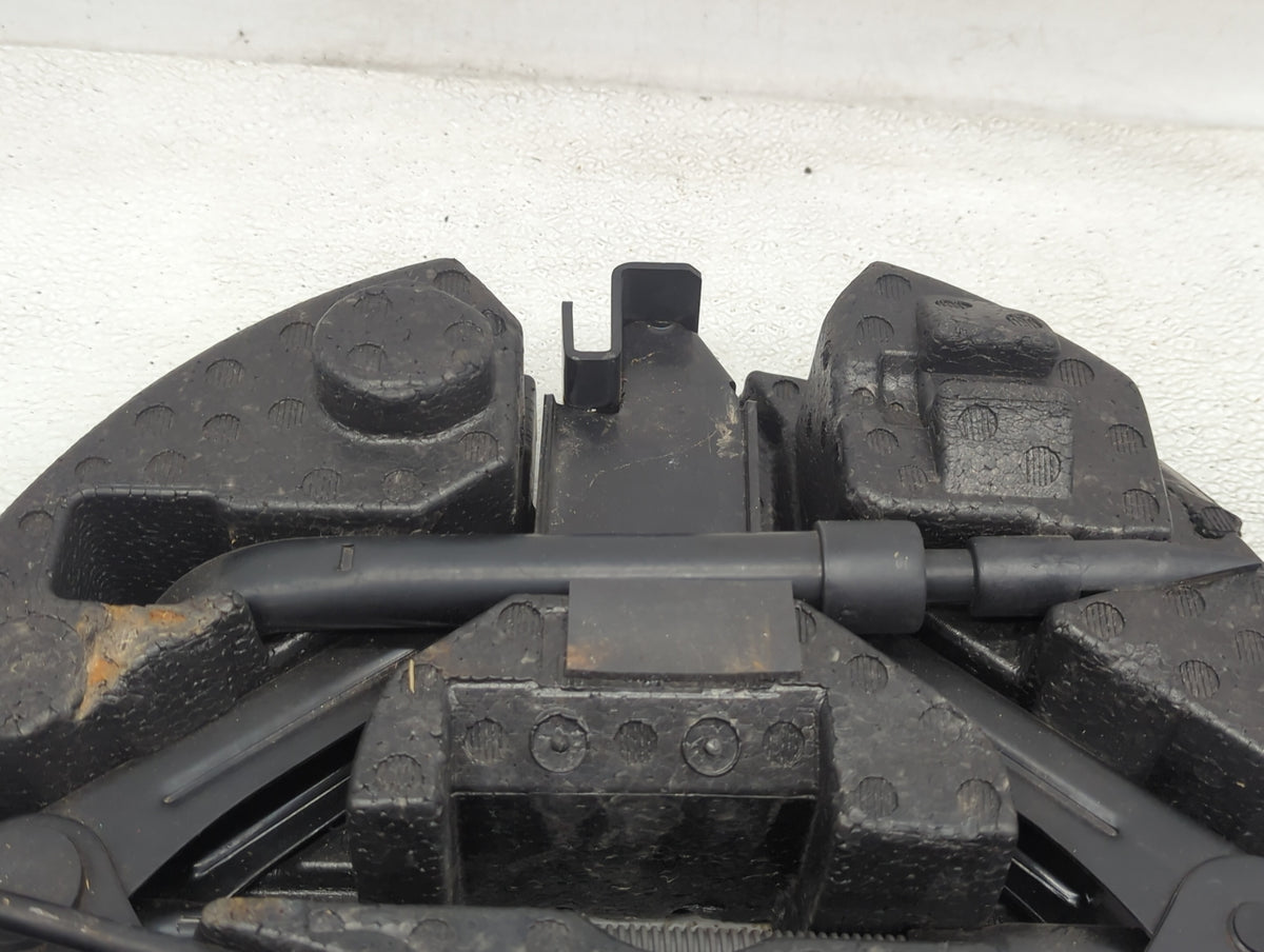 2013 Ford Escape Spare Scissor Car Jack 1055090 - Oemusedautoparts1.com