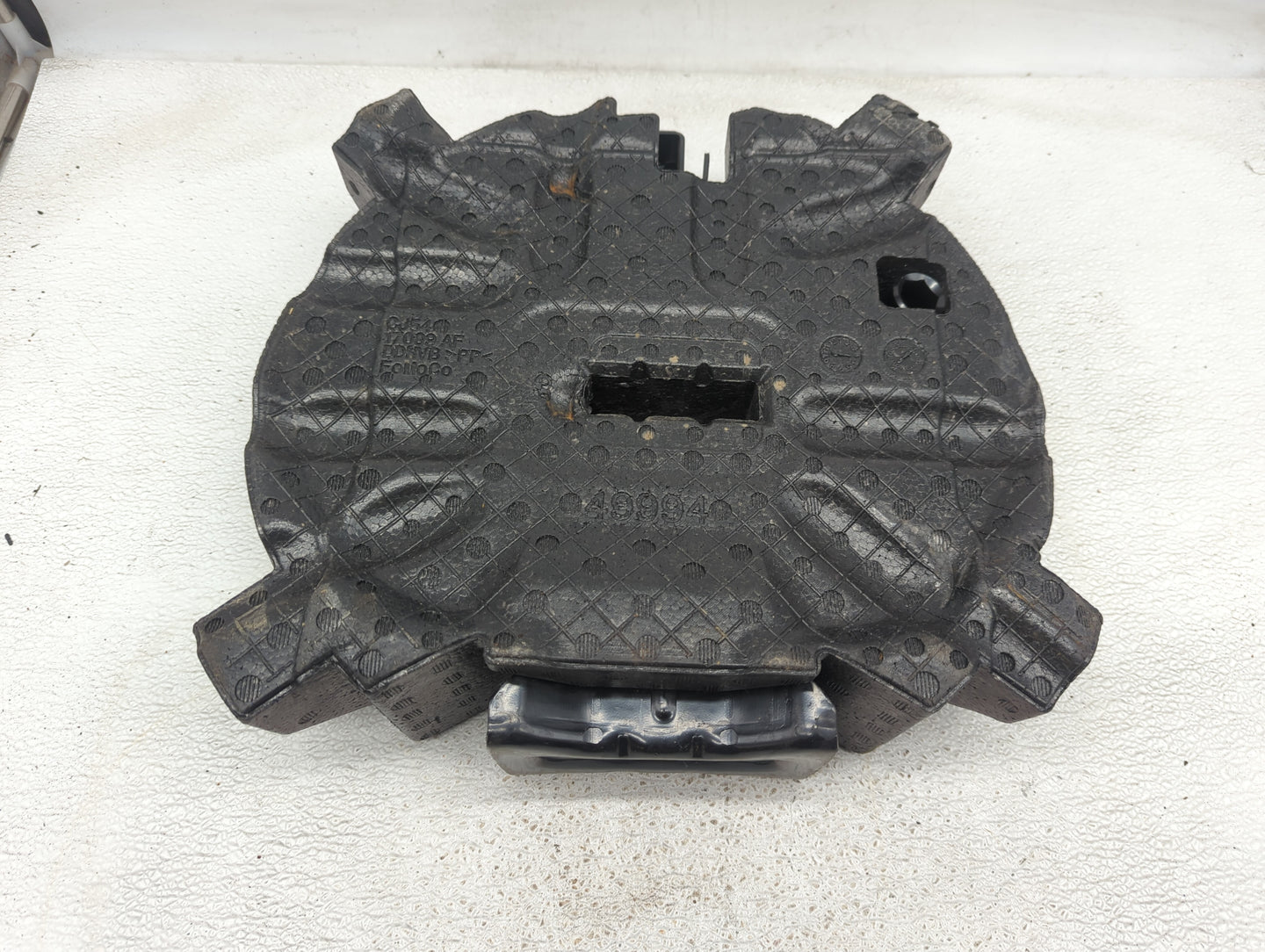 2013 Ford Escape Spare Scissor Car Jack 1055090 - Oemusedautoparts1.com