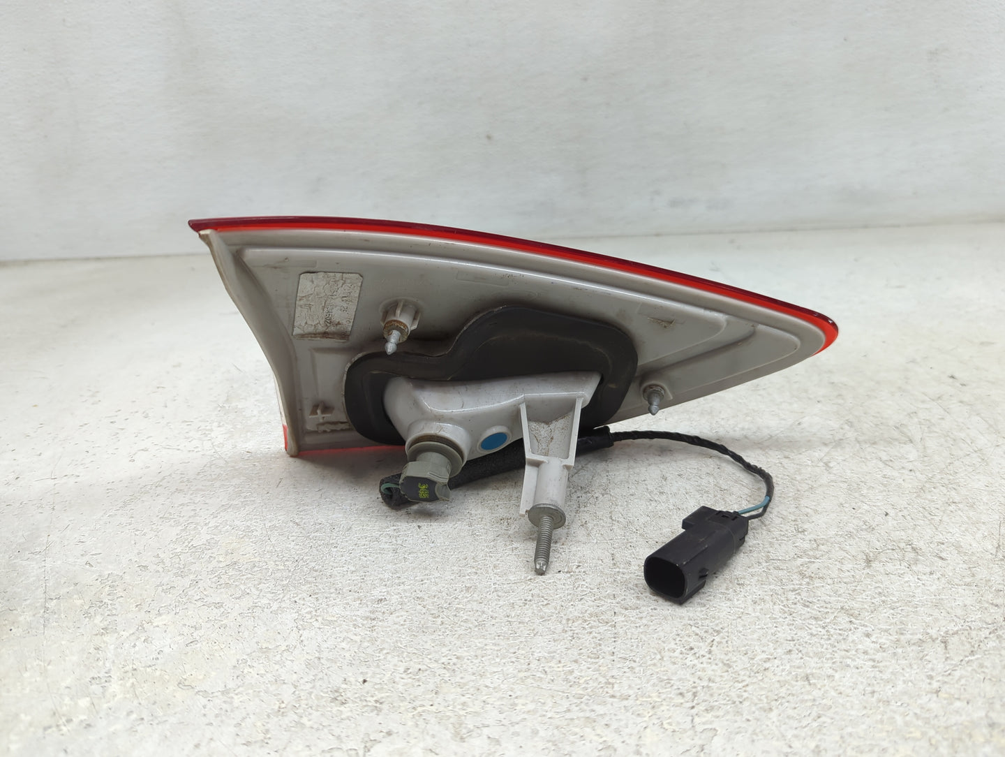 2013-2016 Ford Escape Passenger Right Side Deck Lid Mounted Tail Light - Oemusedautoparts1.com
