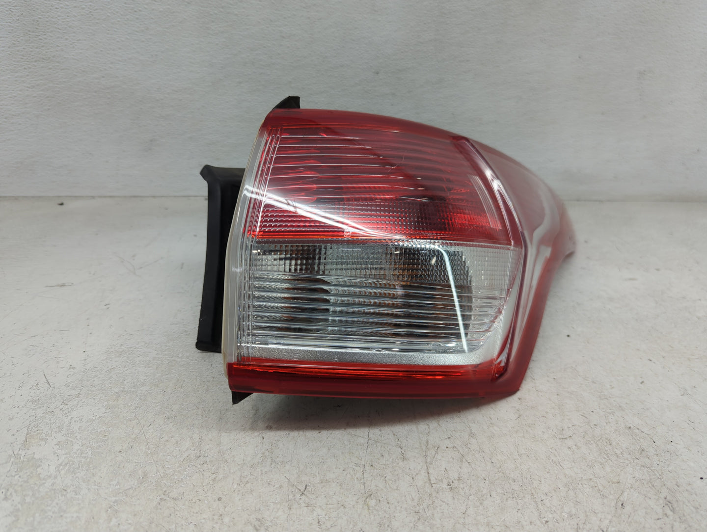 2013-2016 Ford Escape Tail Light Assembly Passenger Right OEM Fits Fits 2013 2014 2015 2016 OEM Used Auto Parts - Oemusedaut