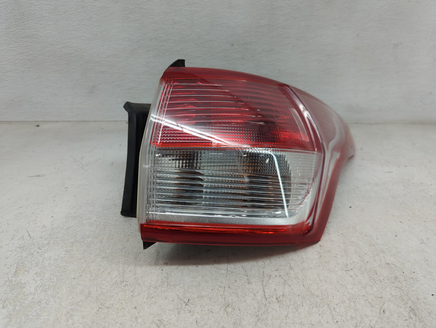 2013-2016 Ford Escape Tail Light Assembly Passenger Right OEM Fits Fits 2013 2014 2015 2016 OEM Used Auto Parts - Oemusedaut