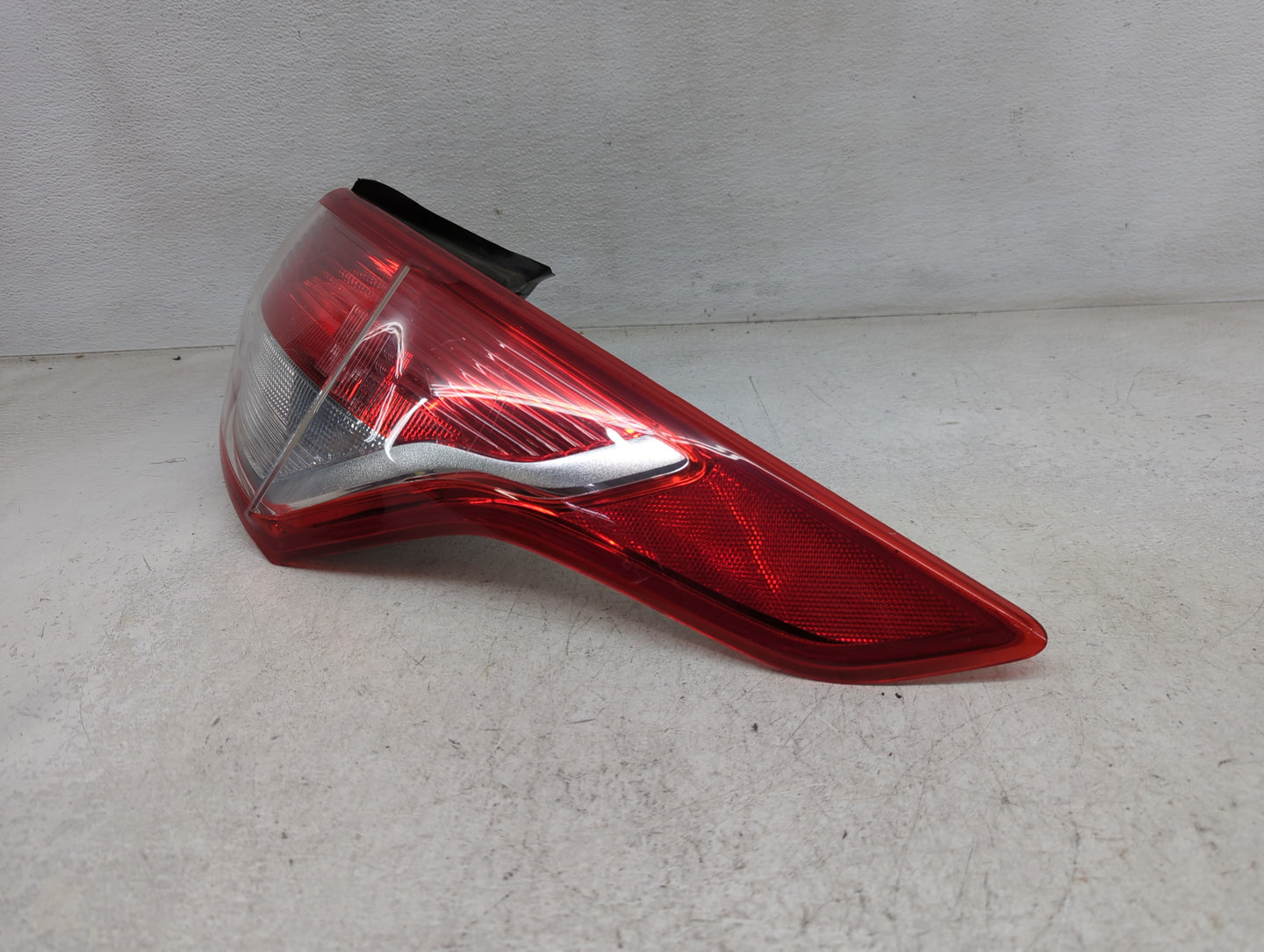 2013-2016 Ford Escape Tail Light Assembly Passenger Right OEM Fits Fits 2013 2014 2015 2016 OEM Used Auto Parts - Oemusedaut