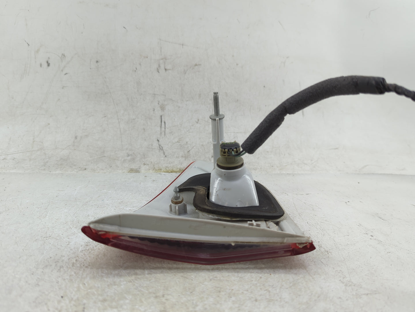 2013-2016 Ford Escape Passenger Right Side Deck Lid Mounted Tail Light - Oemusedautoparts1.com