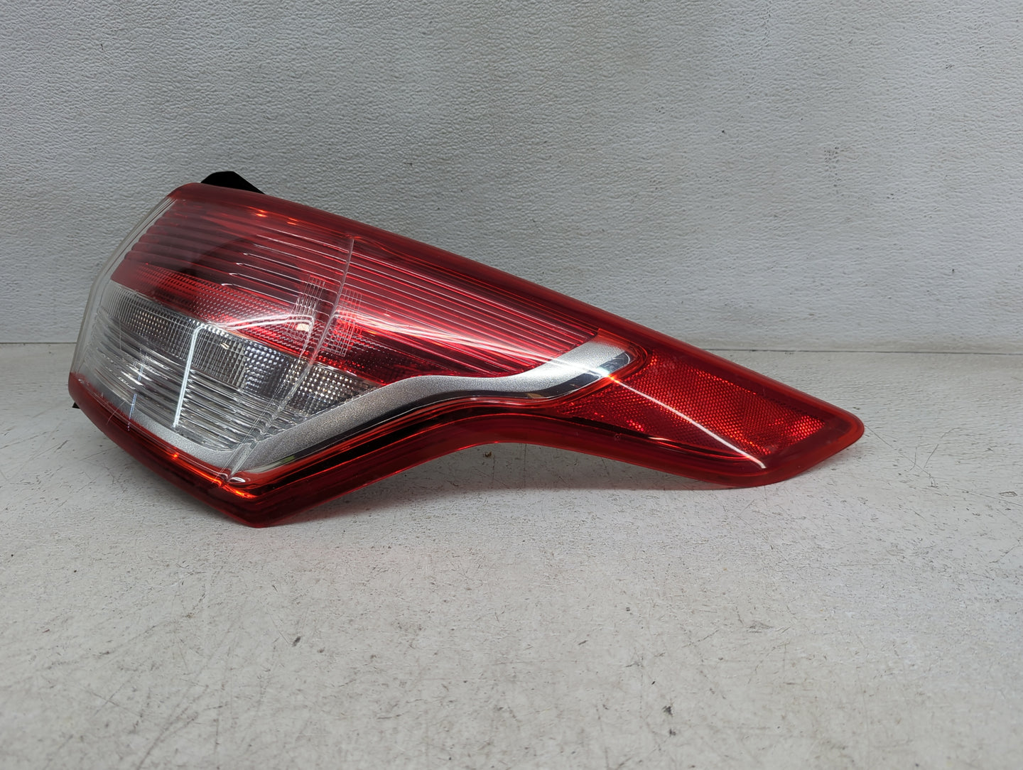 2013-2016 Ford Escape Tail Light Assembly Passenger Right OEM Fits Fits 2013 2014 2015 2016 OEM Used Auto Parts - Oemusedaut