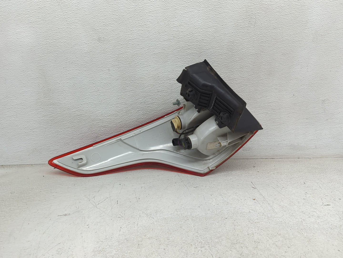 2013-2016 Ford Escape Tail Light Assembly Passenger Right OEM Fits Fits 2013 2014 2015 2016 OEM Used Auto Parts - Oemusedaut