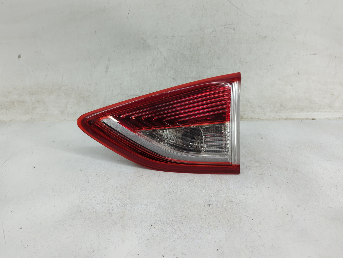2013-2016 Ford Escape Passenger Right Side Deck Lid Mounted Tail Light 1154265 - Oemusedautoparts1.com