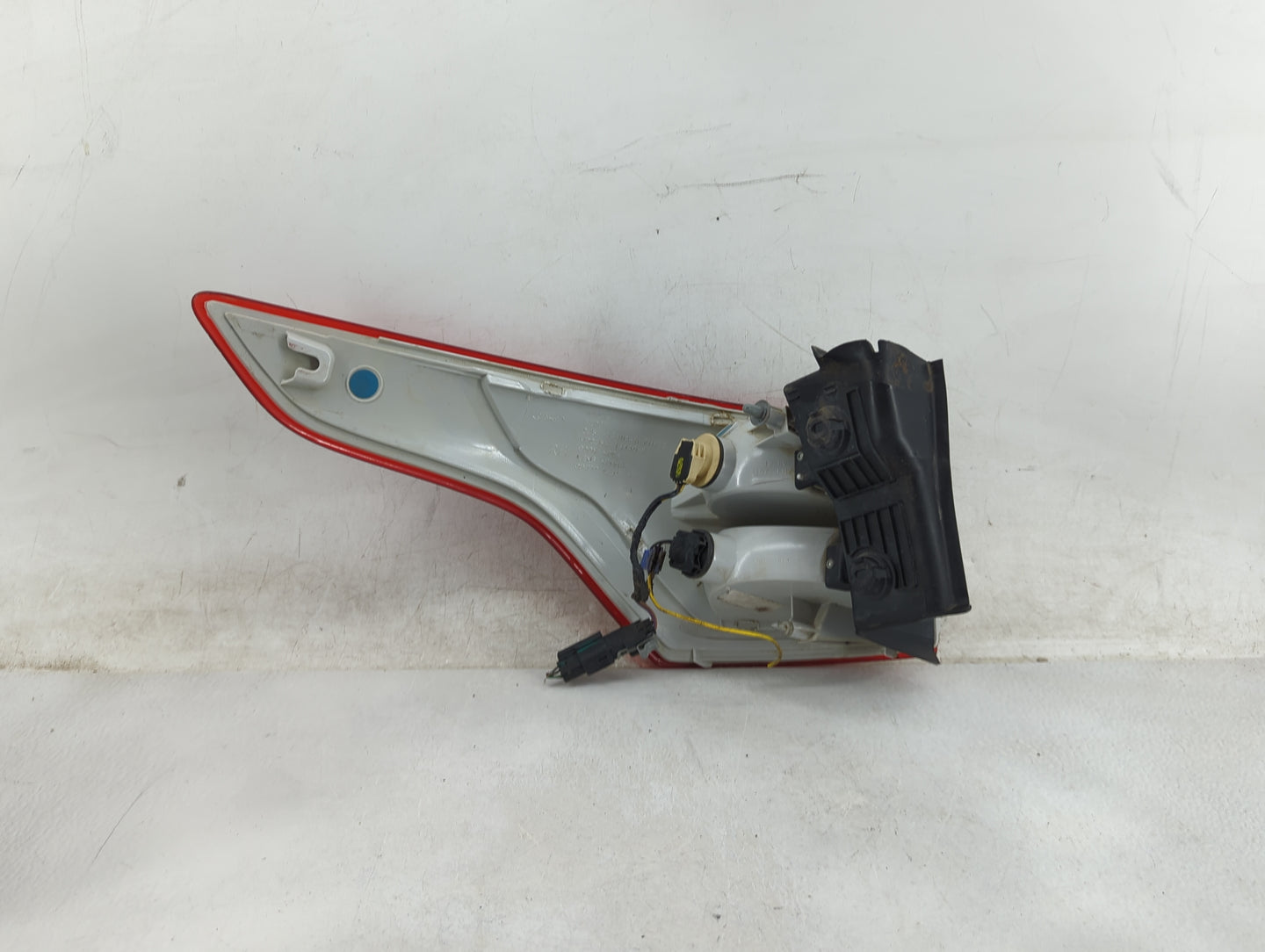 2013-2016 Ford Escape Tail Light Assembly Passenger Right OEM Fits Fits 2013 2014 2015 2016 OEM Used Auto Parts - Oemusedaut