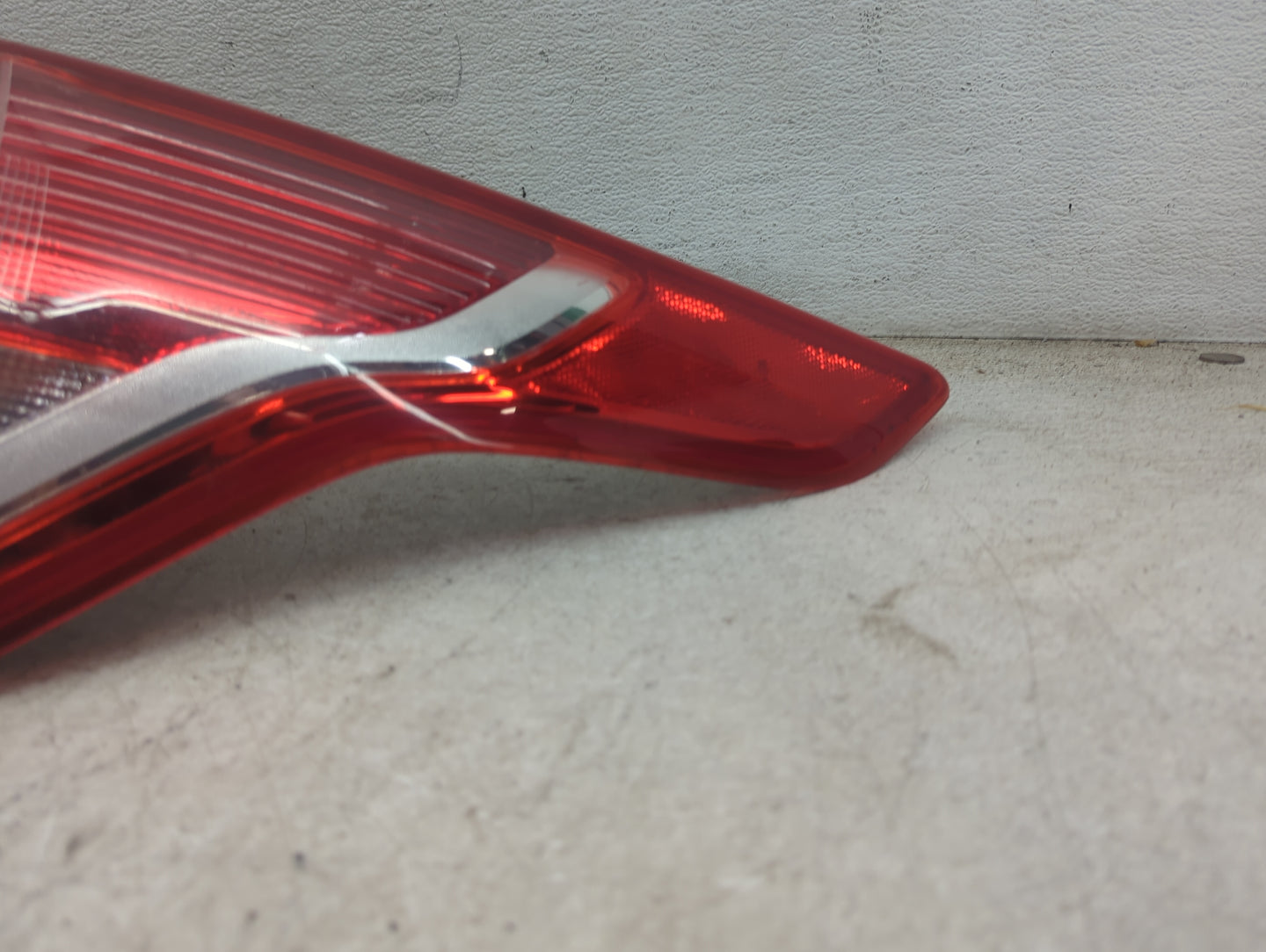 2013-2016 Ford Escape Tail Light Assembly Passenger Right OEM Fits Fits 2013 2014 2015 2016 OEM Used Auto Parts - Oemusedaut