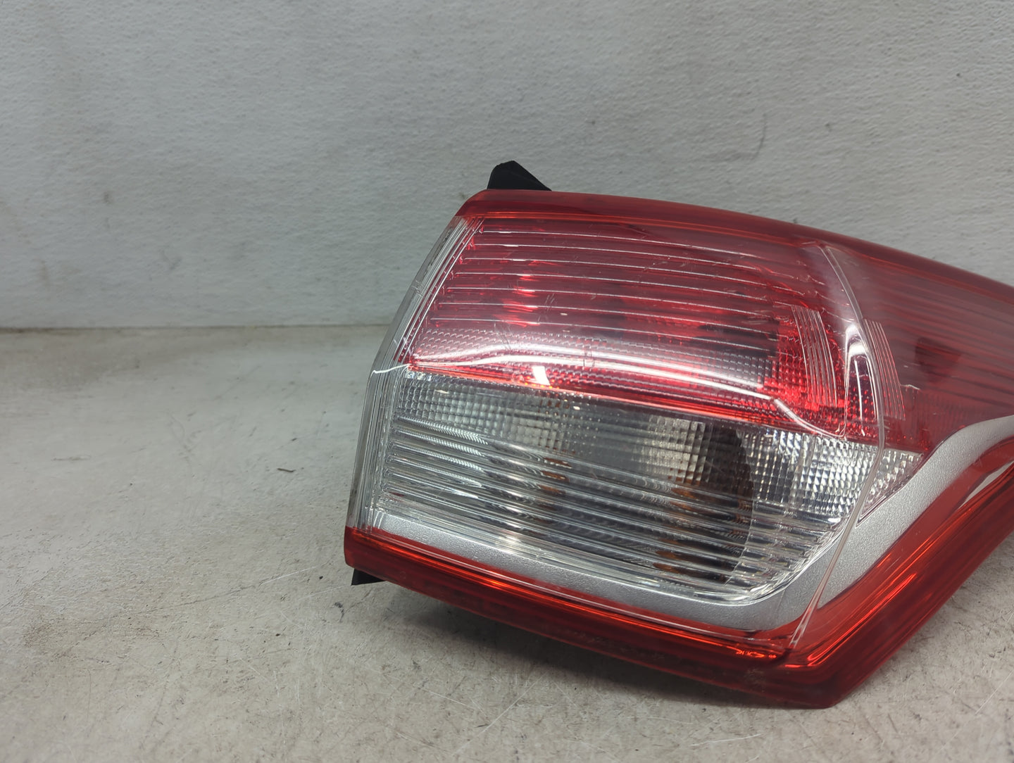 2013-2016 Ford Escape Tail Light Assembly Passenger Right OEM Fits Fits 2013 2014 2015 2016 OEM Used Auto Parts - Oemusedaut