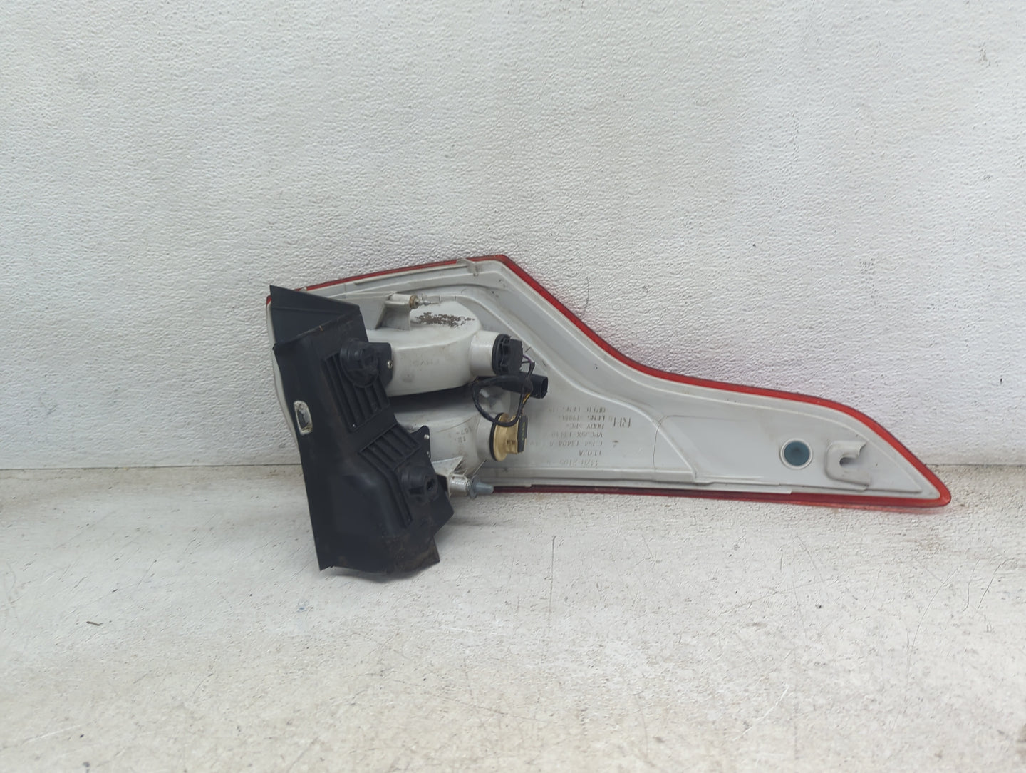2013-2016 Ford Escape Tail Light Assembly Passenger Right OEM Fits Fits 2013 2014 2015 2016 OEM Used Auto Parts - Oemusedaut