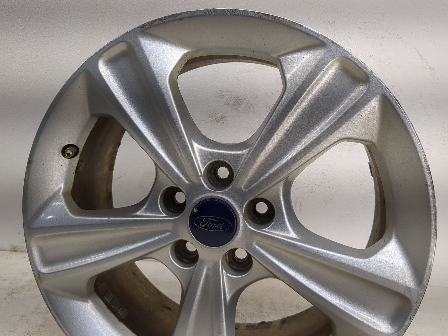 2013-2016 Ford Escape Oem Wheel Rim - Oemusedautoparts1.com