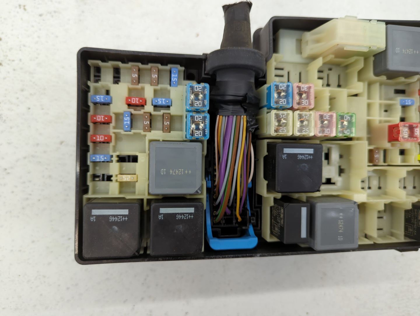 2013-2016 Ford Escape Fusebox Fuse Box Panel Relay Module P/N:AV6T-14A142-AB Fits Fits 2013 2014 2015 2016 OEM Used Auto Par