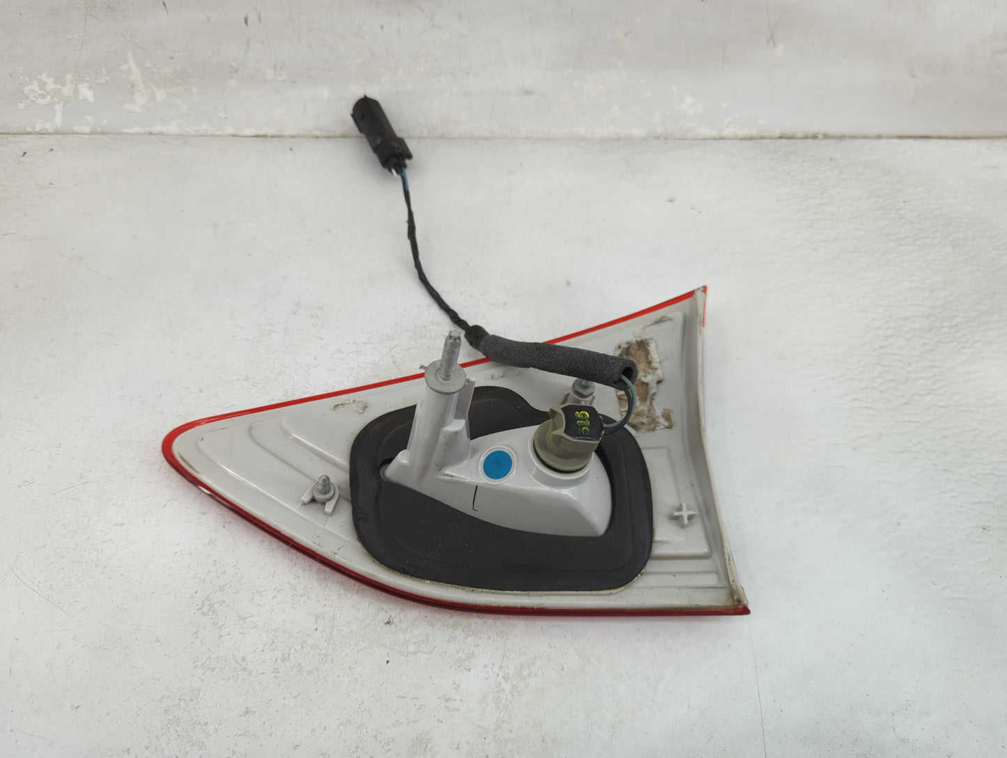2013-2016 Ford Escape Driver Left Side Deck Lid Mounted Tail Light 1354767 - Oemusedautoparts1.com