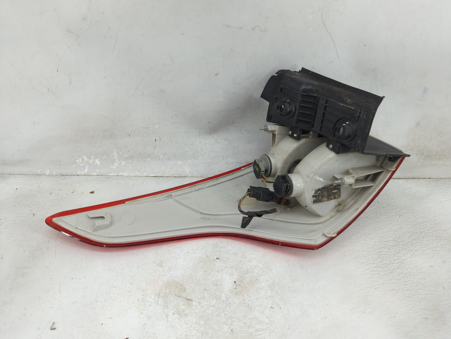 2013-2016 Ford Escape Tail Light Assembly Passenger Right OEM Fits Fits 2013 2014 2015 2016 OEM Used Auto Parts - Oemusedaut