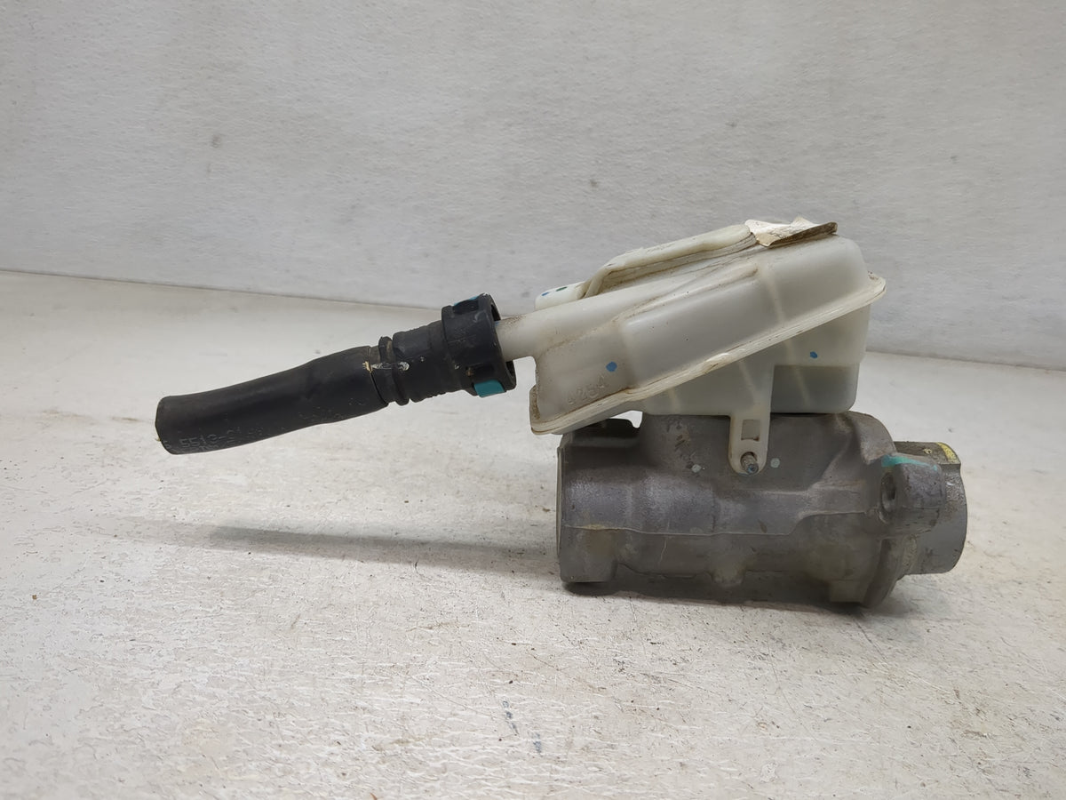 2013-2019 Ford Escape Brake Master Cylinder 1354802 - Oemusedautoparts1.com