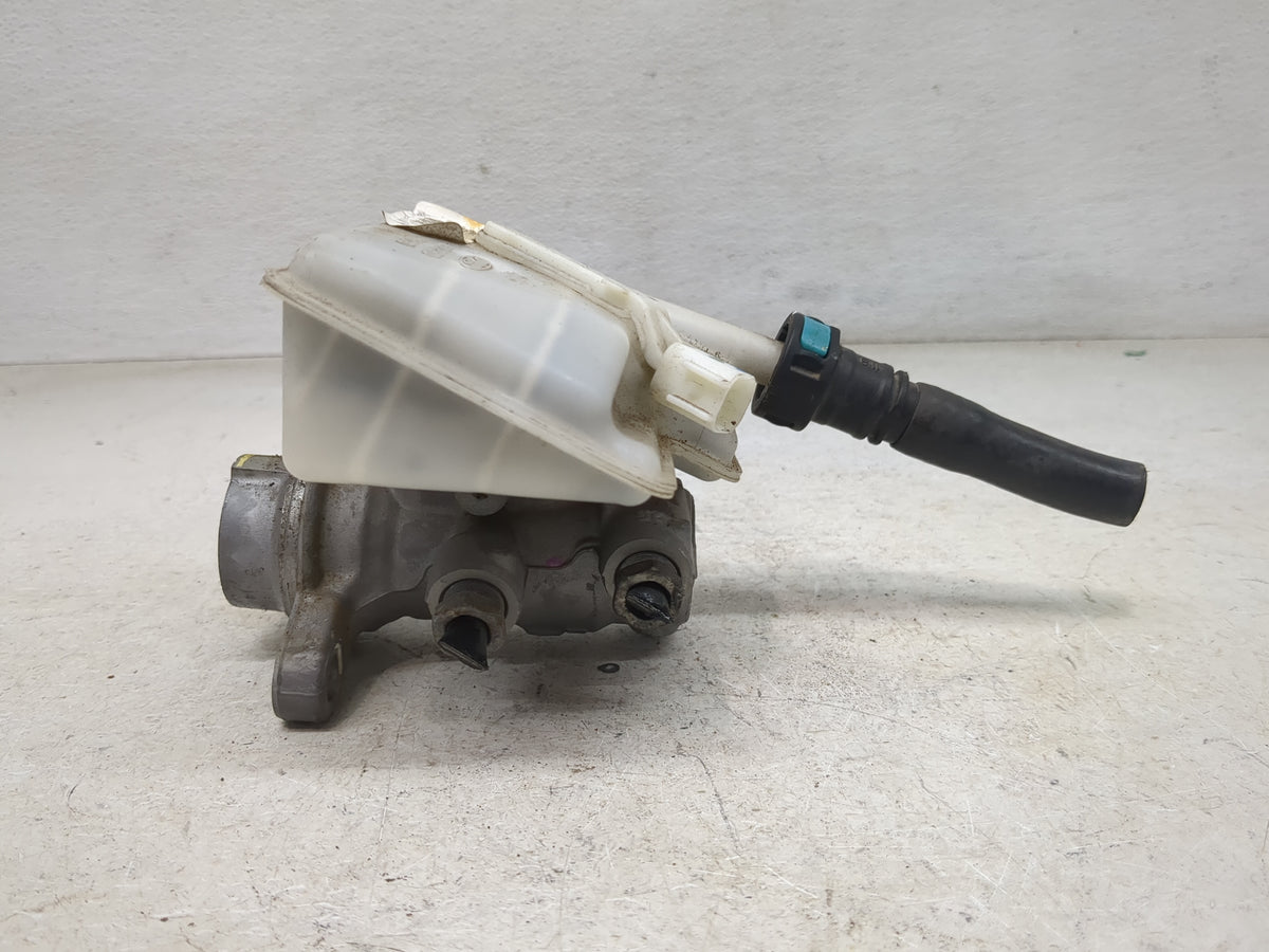 2013-2019 Ford Escape Brake Master Cylinder 1354802 - Oemusedautoparts1.com
