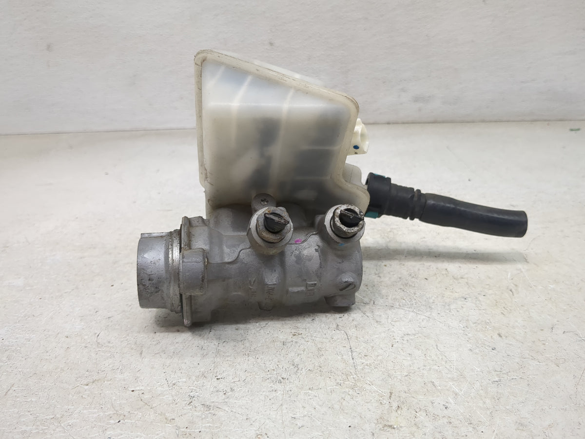 2013-2019 Ford Escape Brake Master Cylinder 1354802 - Oemusedautoparts1.com