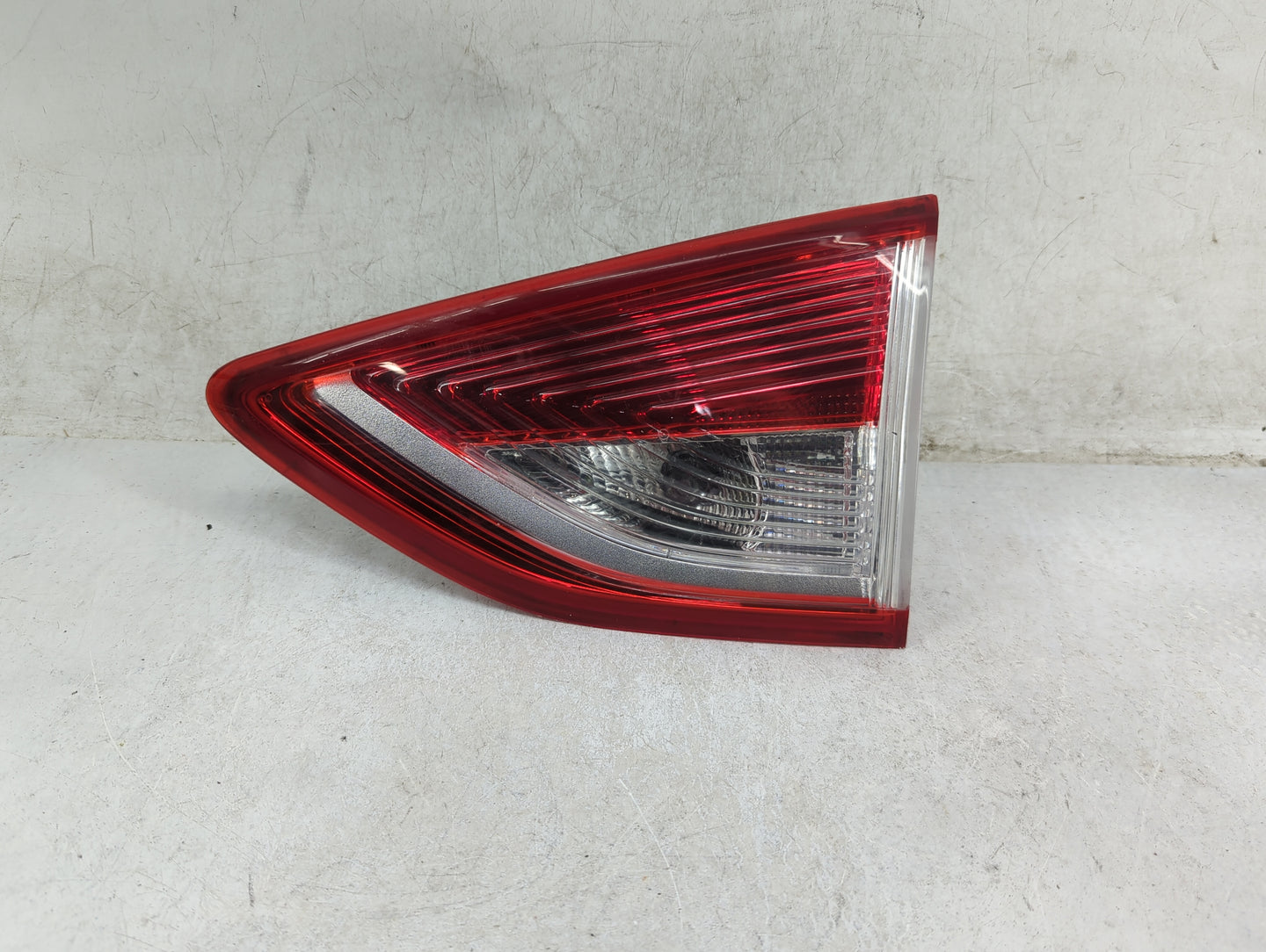 2013-2016 Ford Escape Passenger Right Side Deck Lid Mounted Tail Light 1354884 - Oemusedautoparts1.com