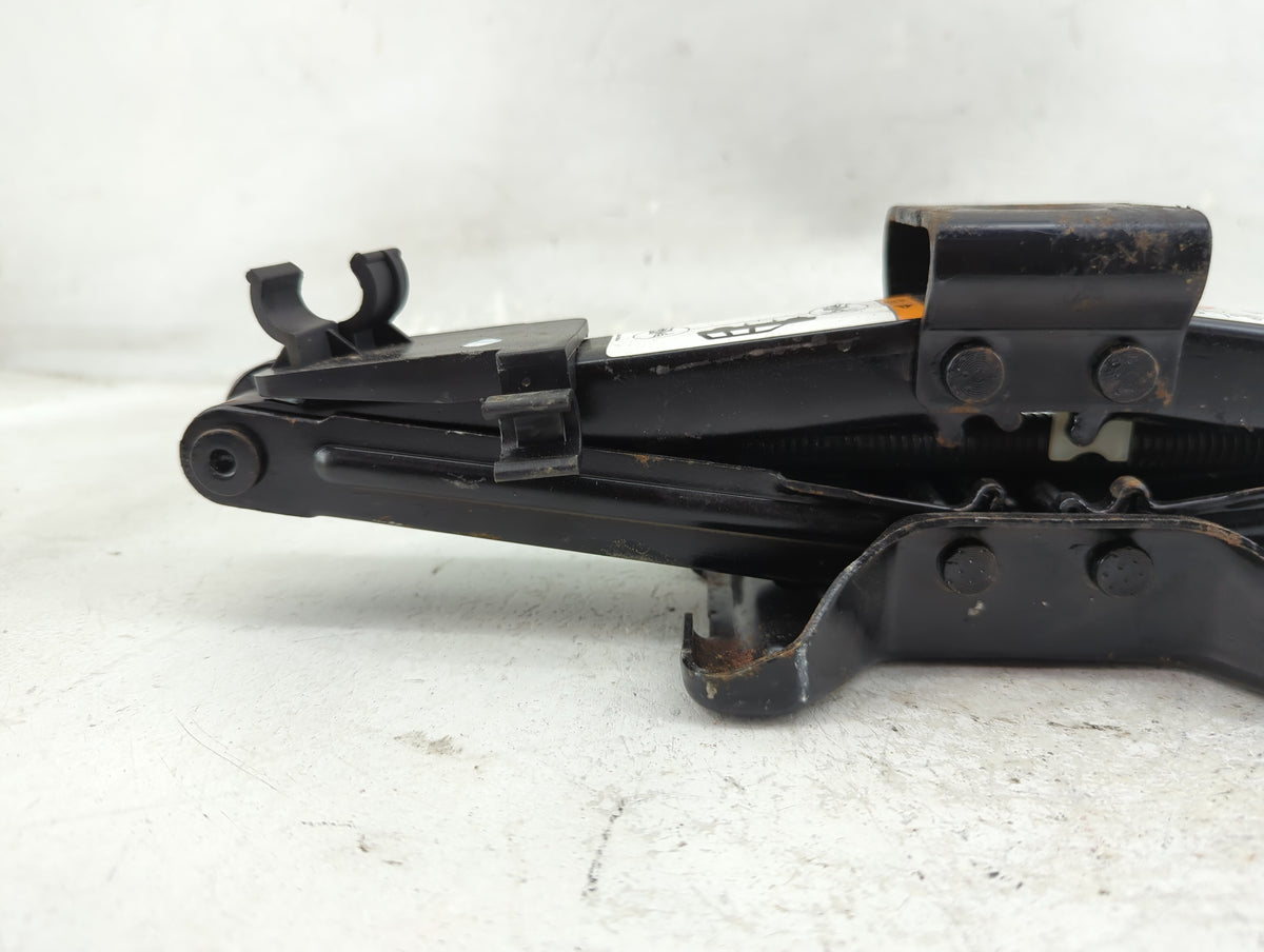 2009 Ford Escape Spare Scissor Car Jack 5024398 - Oemusedautoparts1.com