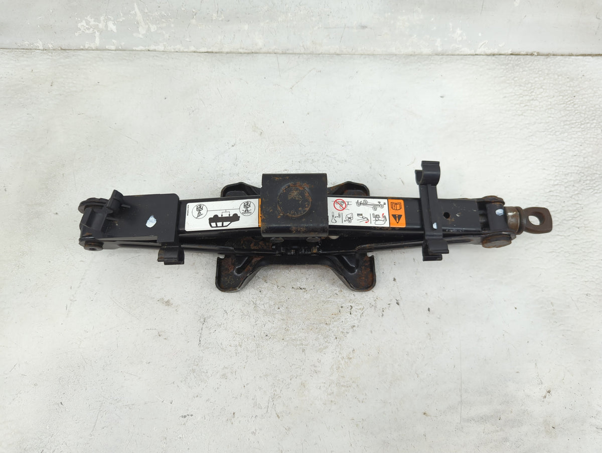 2009 Ford Escape Spare Scissor Car Jack 5024398 - Oemusedautoparts1.com