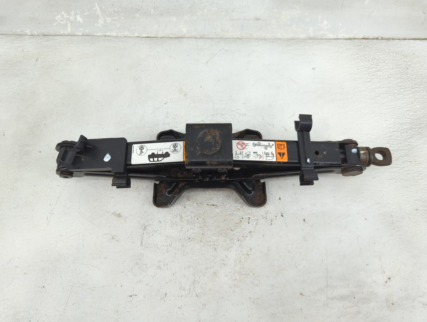 2009 Ford Escape Spare Scissor Car Jack 5024398 - Oemusedautoparts1.com