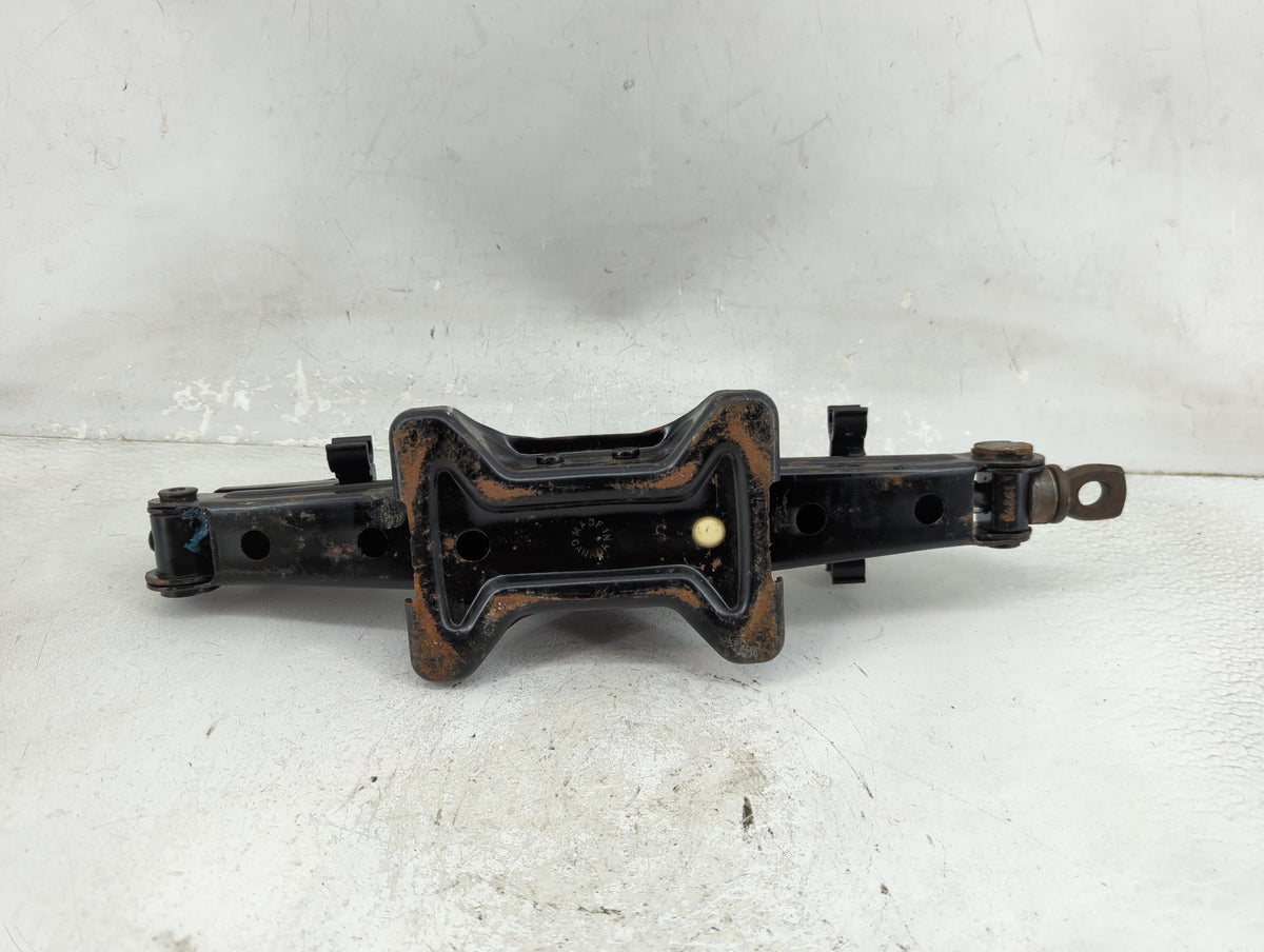 2009 Ford Escape Spare Scissor Car Jack 5024398 - Oemusedautoparts1.com