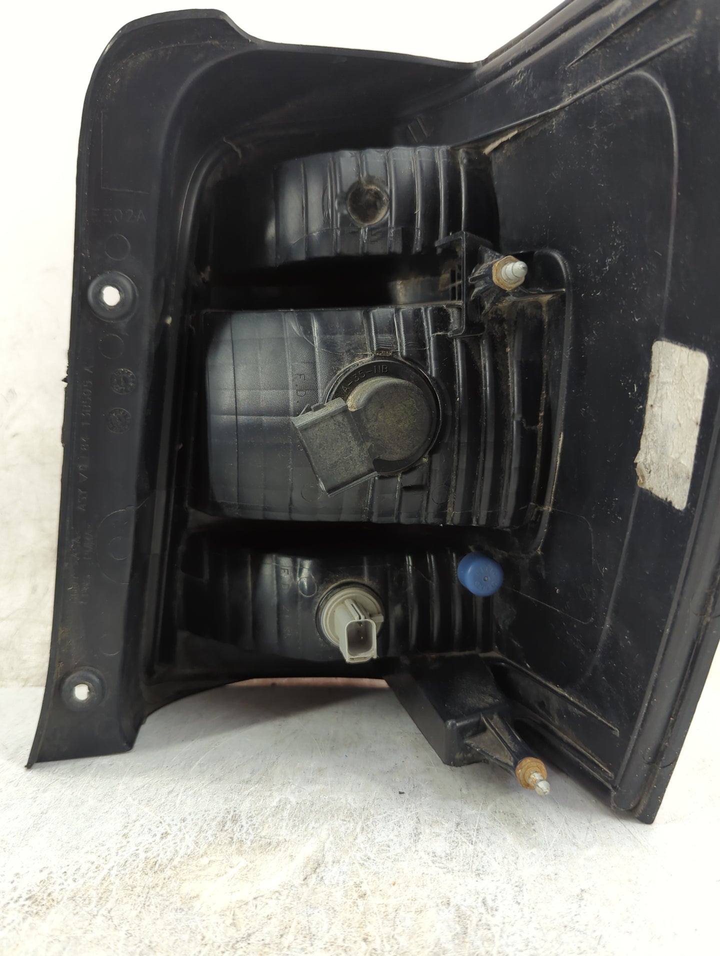 2008-2012 Ford Escape Tail Light Assembly Driver Left OEM Fits Fits 2008 2009 2010 2011 2012 OEM Used Auto Parts - Oemusedau