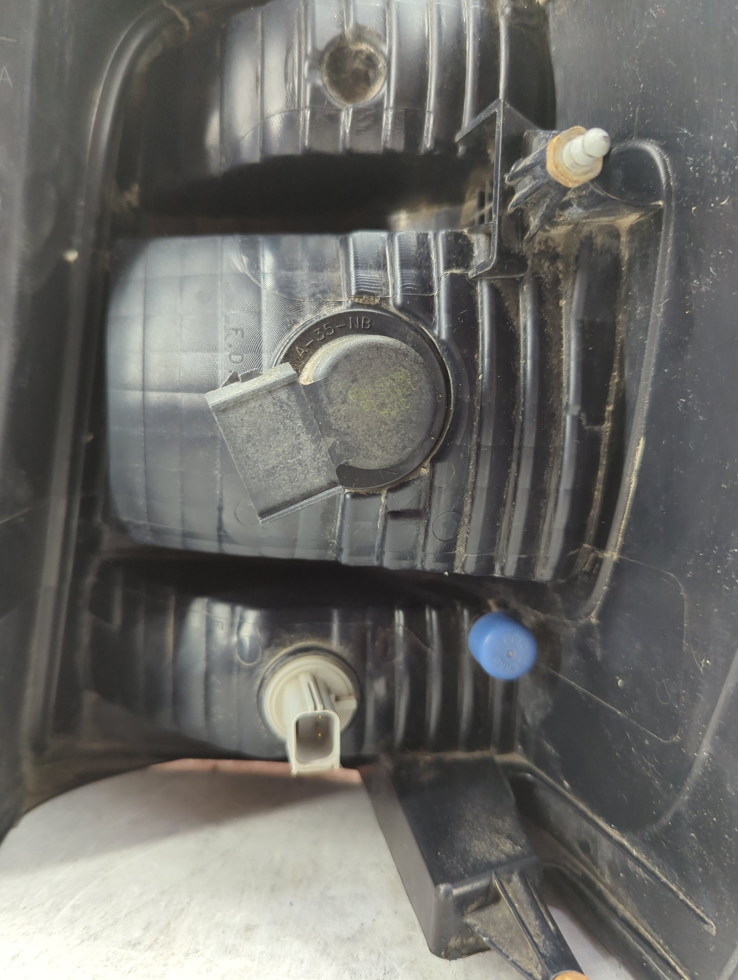 2008-2012 Ford Escape Tail Light Assembly Driver Left OEM Fits Fits 2008 2009 2010 2011 2012 OEM Used Auto Parts - Oemusedau