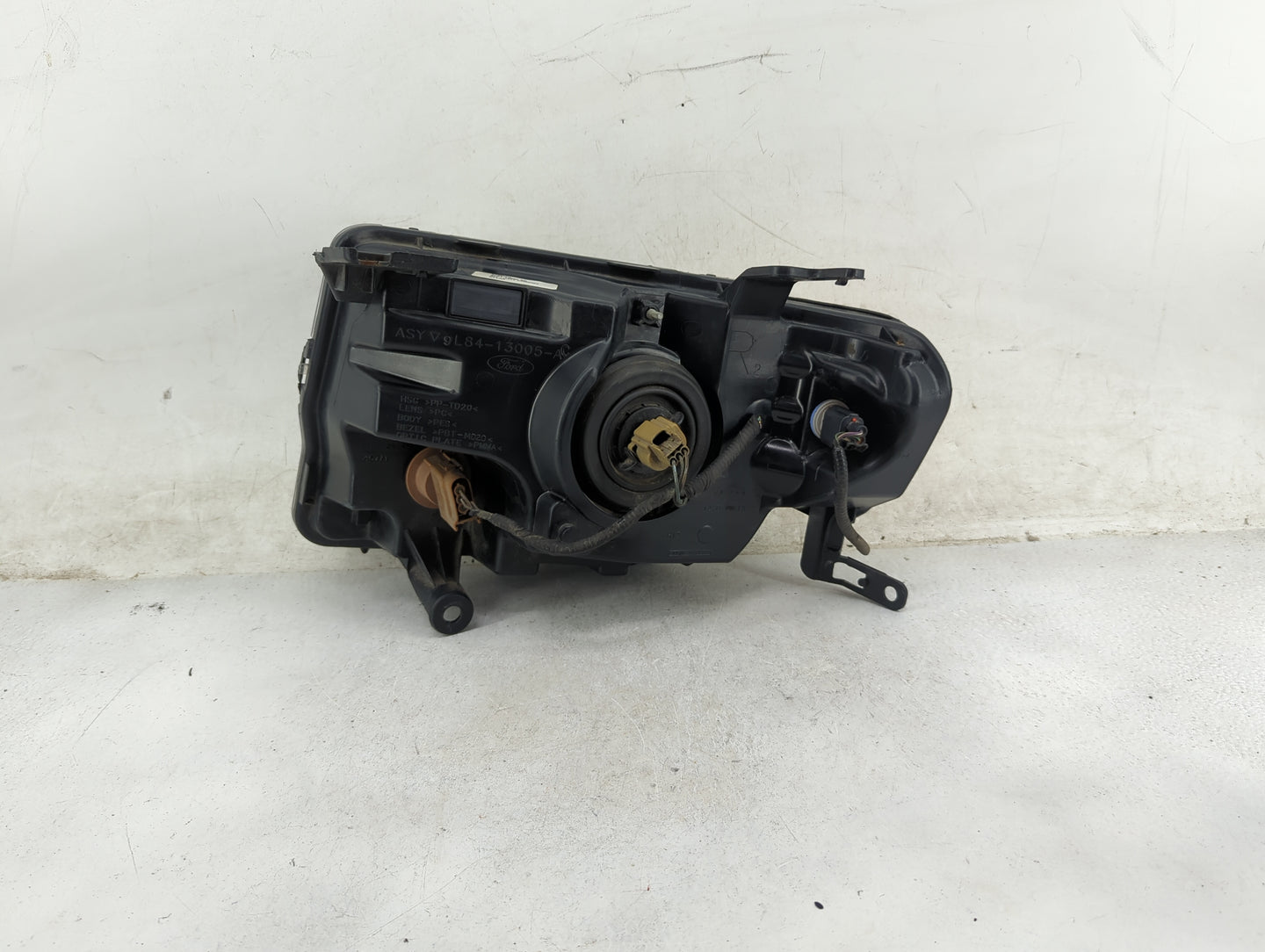 2008-2012 Ford Escape Passenger Right Oem Head Light Headlight Lamp 5024509 - Oemusedautoparts1.com