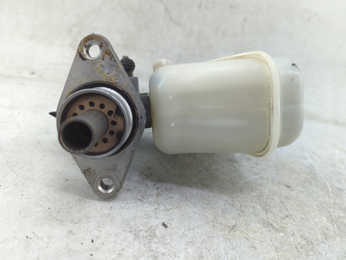 2009-2012 Ford Escape Brake Master Cylinder 5024510 - Oemusedautoparts1.com
