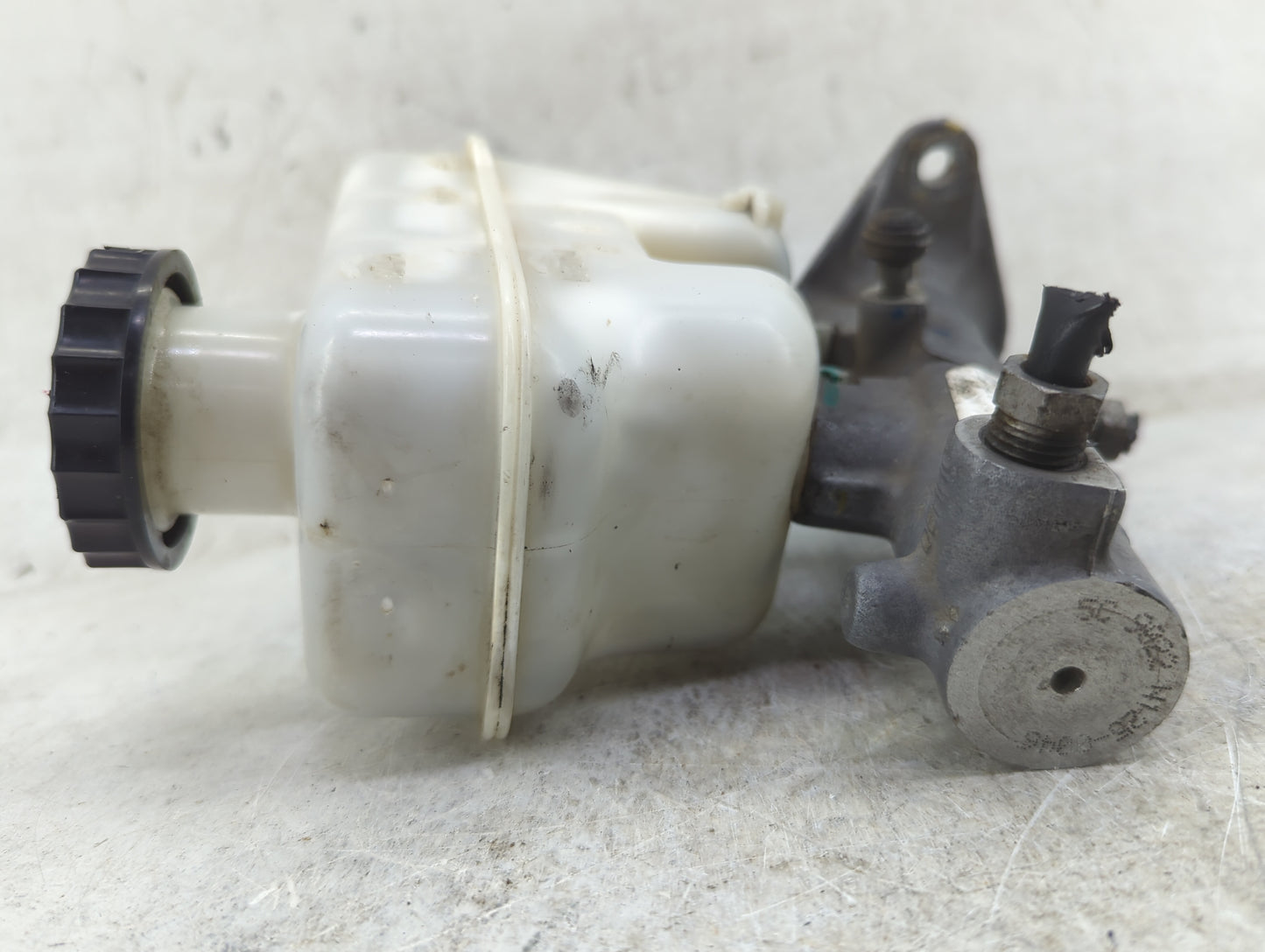 2009-2012 Ford Escape Brake Master Cylinder 5024510 - Oemusedautoparts1.com
