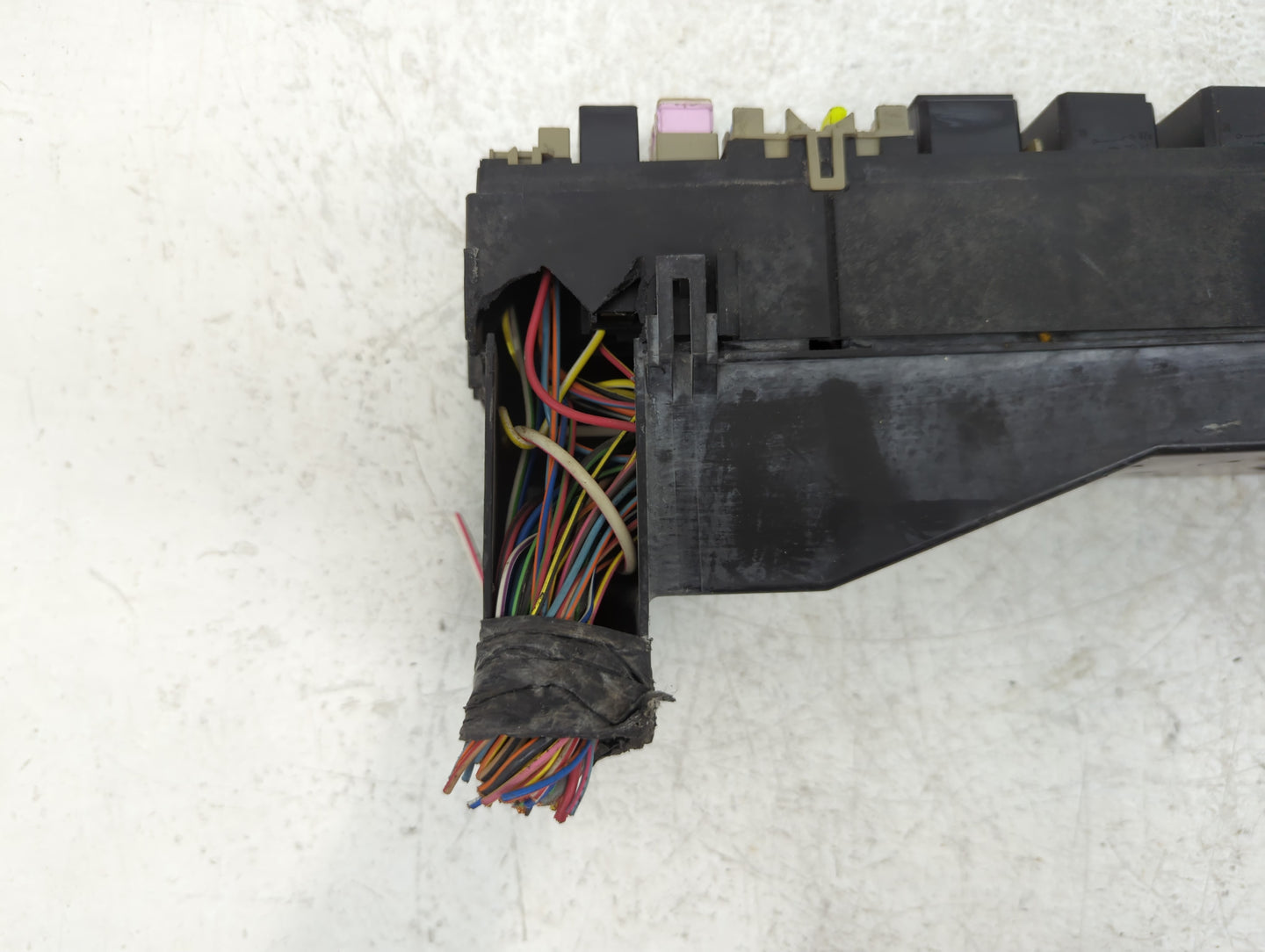 2001-2004 Ford Escape Fusebox Fuse Box Panel Relay Module Fits Fits 2001 2002 2003 2004 OEM Used Auto Parts - Oemusedautopar