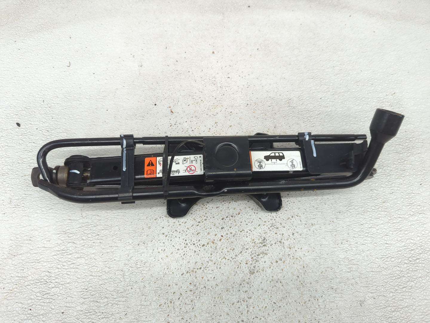 2010 Ford Escape Spare Scissor Car Jack 913753 - Oemusedautoparts1.com