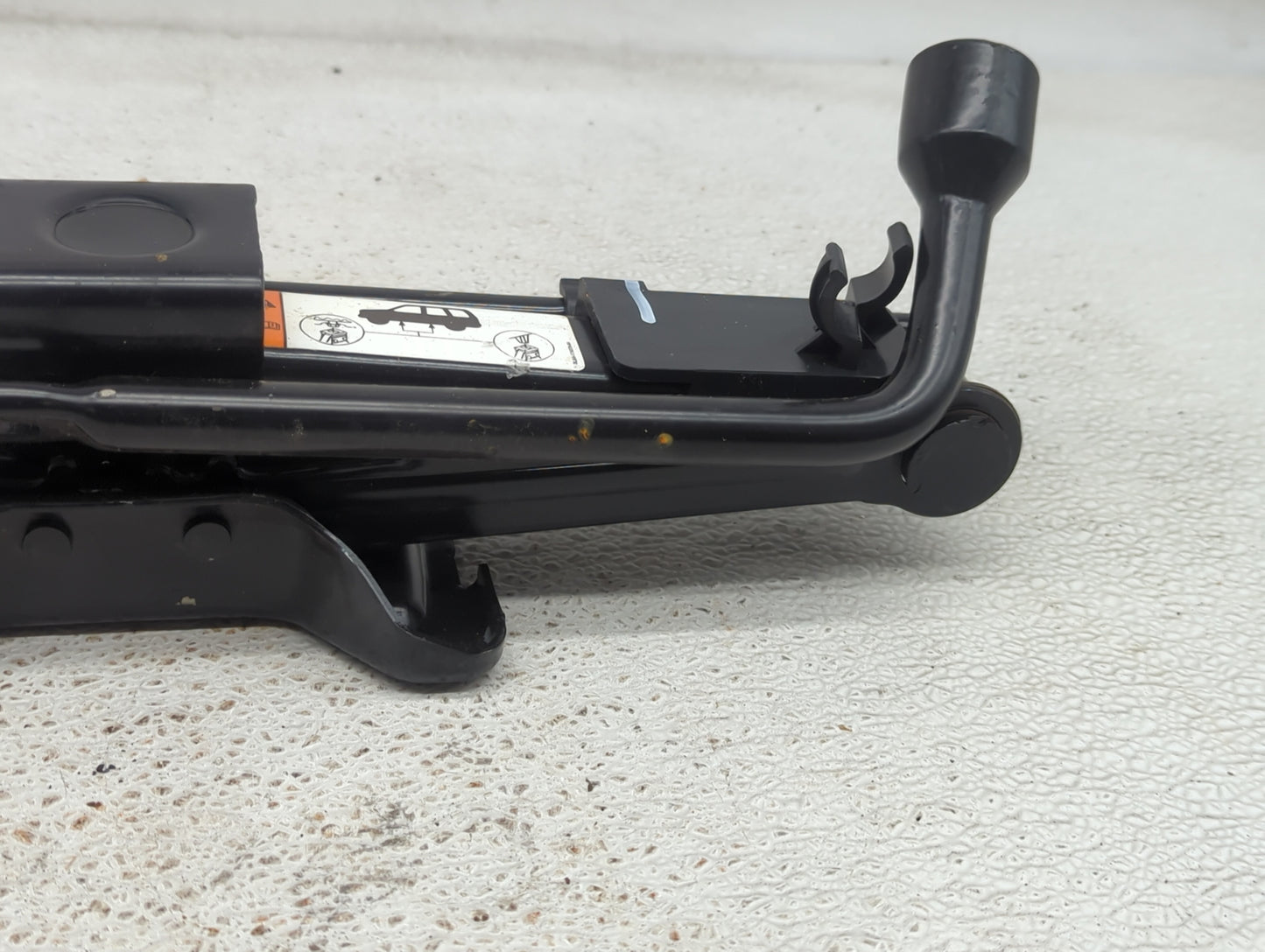 2010 Ford Escape Spare Scissor Car Jack 913753 - Oemusedautoparts1.com