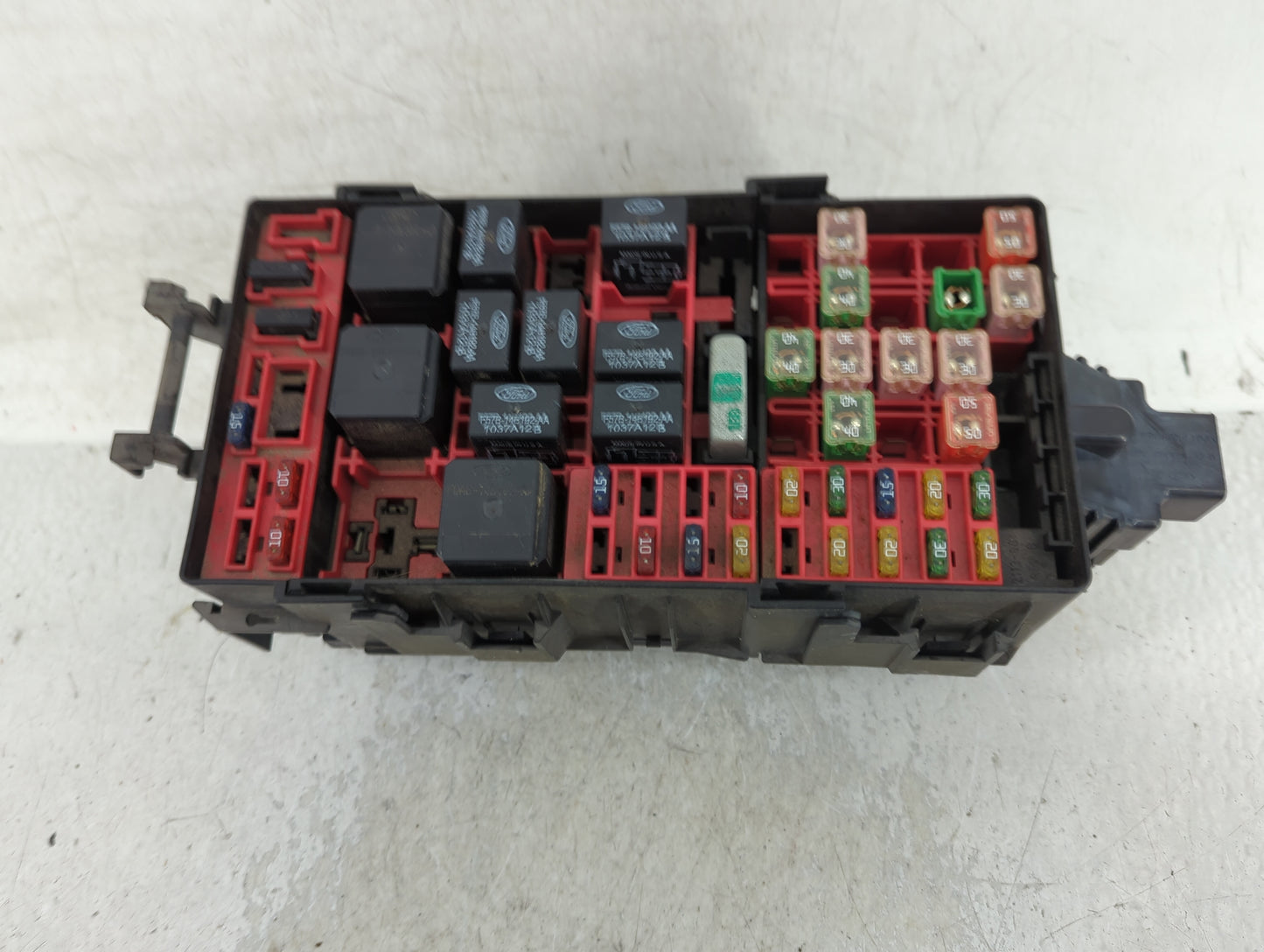 2000-2002 Ford Expedition Fusebox Fuse Box Panel Relay Module Fits Fits 2000 2001 2002 OEM Used Auto Parts - Oemusedautopart
